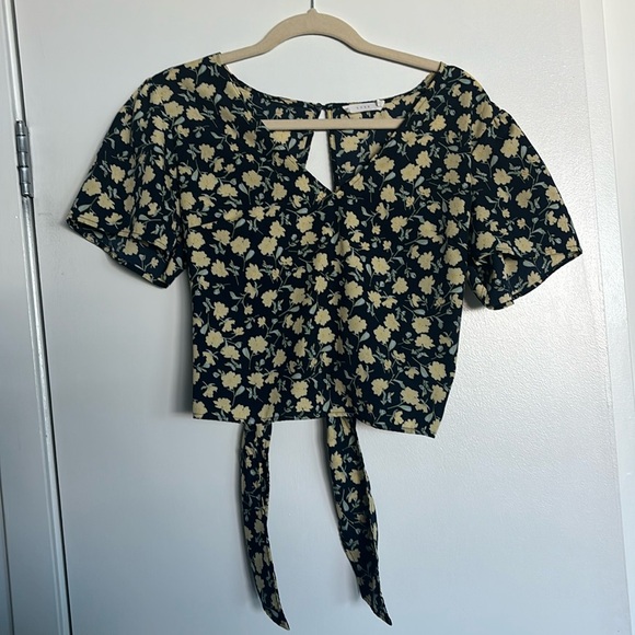 LUSH small floral crop top with tie and button clasp back - only worn once! - Picture 1 of 4